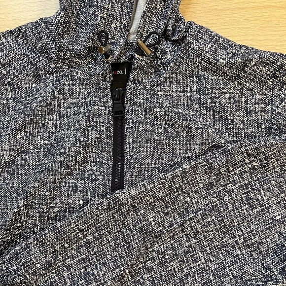 Blue and White Wind Breaker - Picture 3 of 7